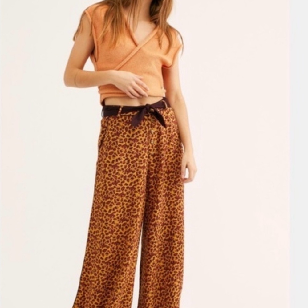 Free People Wide Leg Animal Print pants •SIZE 0•